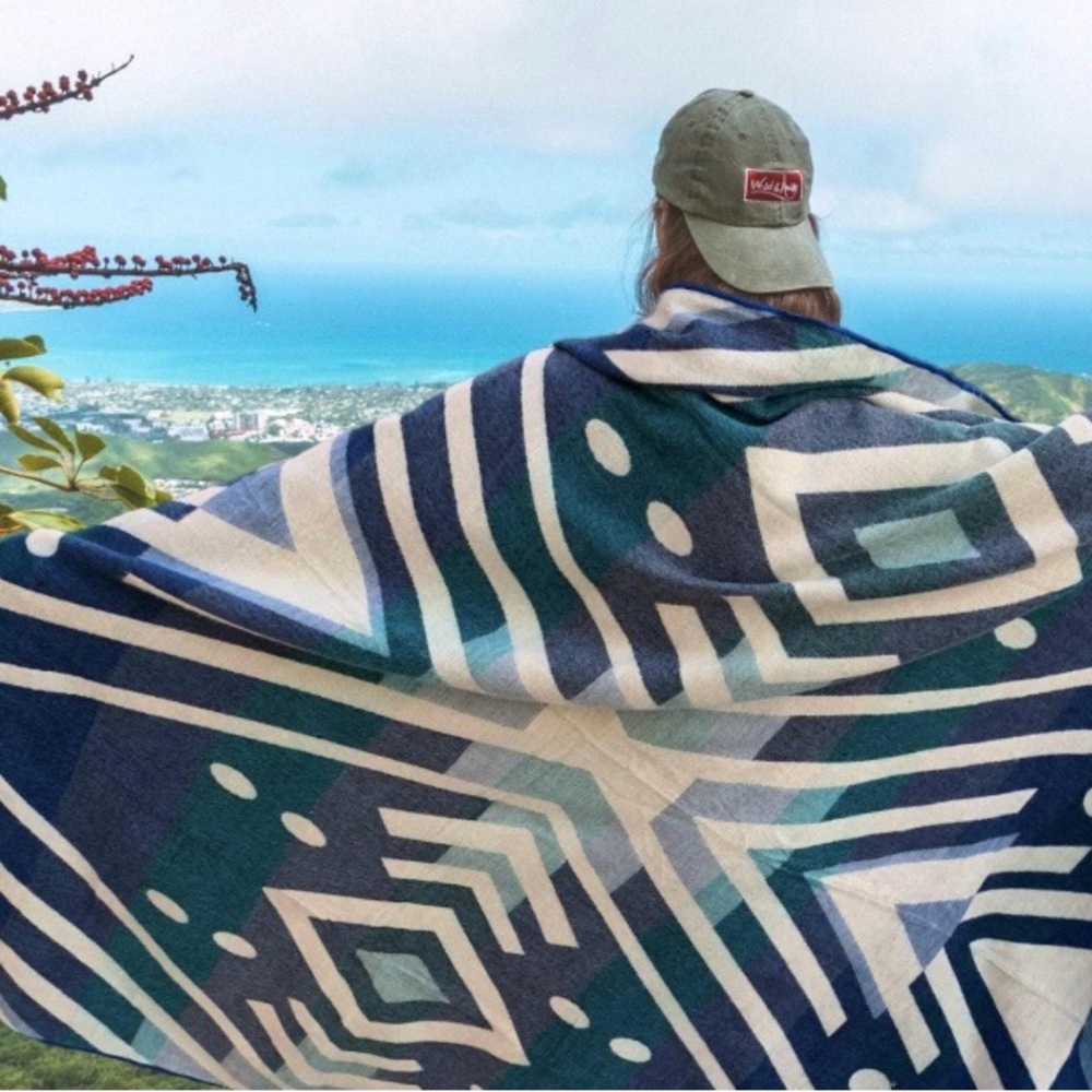 Alpaca Wool Blue Geometric Pattern Blanket. Handmade from Ecuador. New/Queen - Picture 4 of 5
